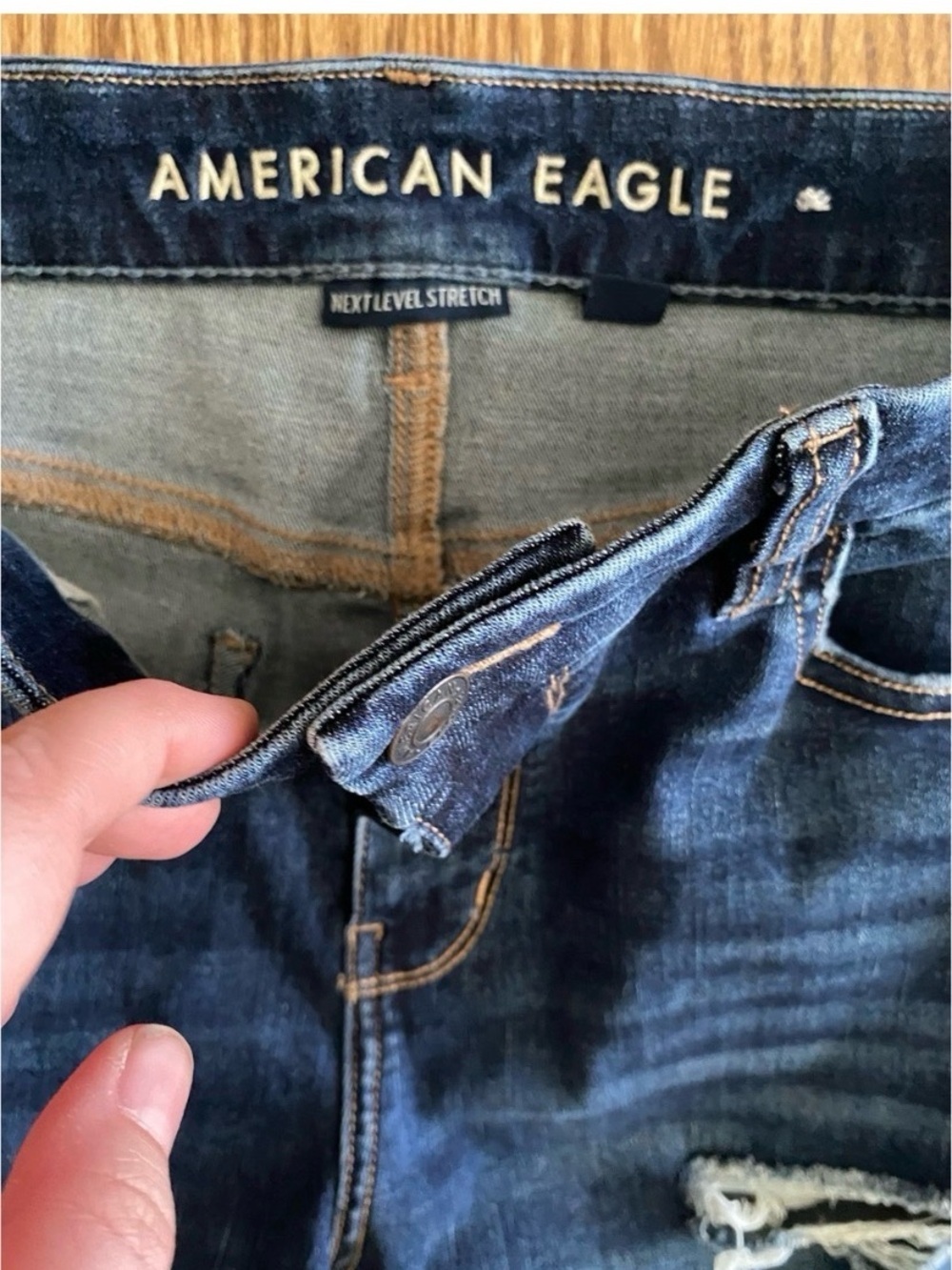 AMERICAN EAGLE High Rise Curvy Ripped Jeans - Picture 4 of 7